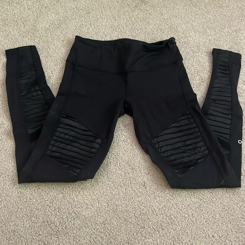 “ALO Moto Leggings size XS”
